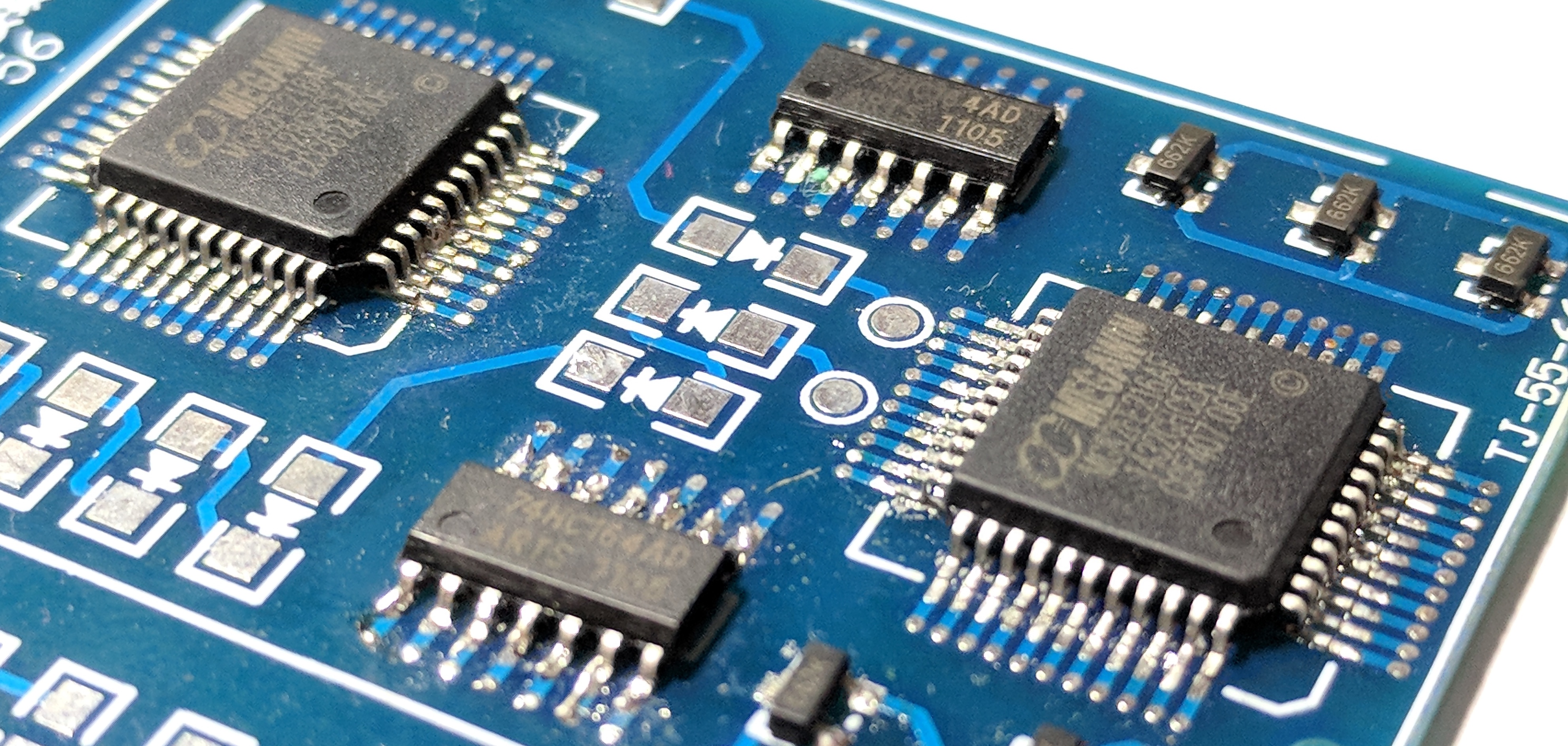 I don’t even know what these chips do. They’re probably not functional though, since they’re in a cheap practice kit.